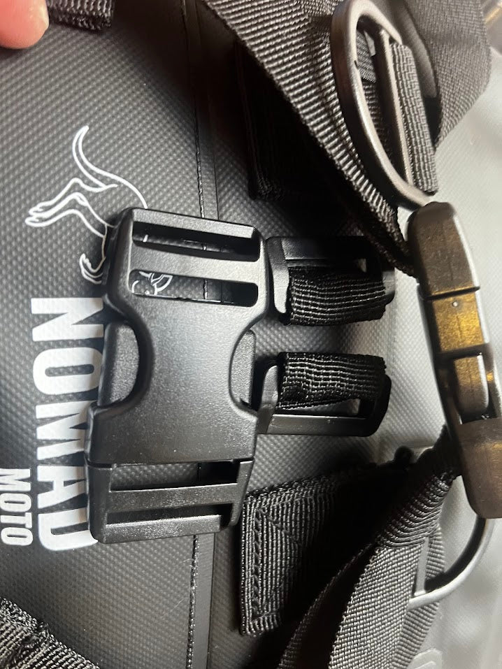 25mm double locking clip on NOMAD MOTO bag